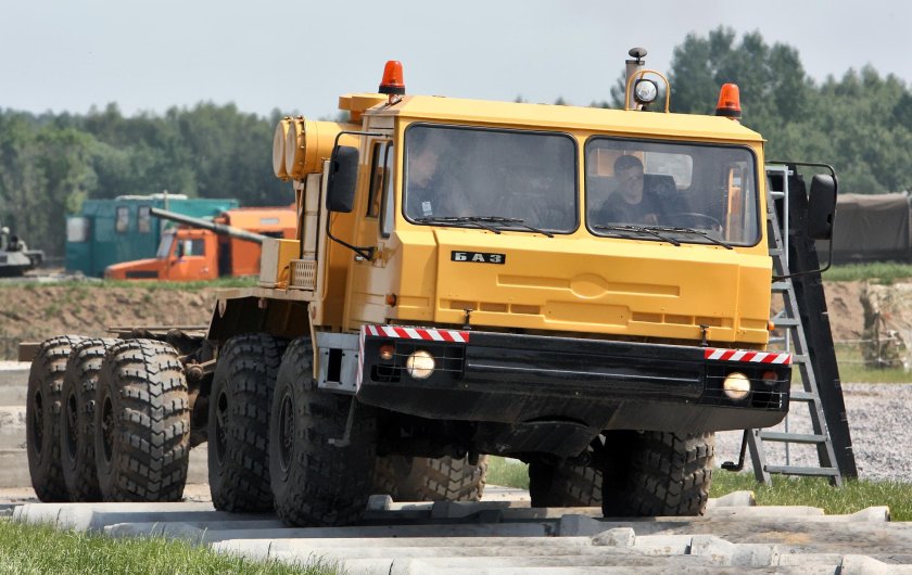 Тягач баз-69096