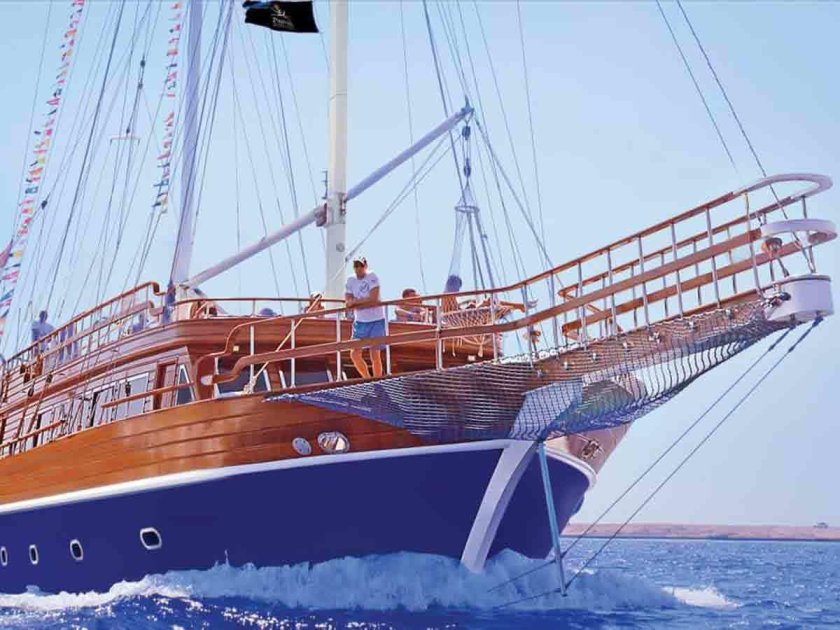 Пиратская яхта Хургада