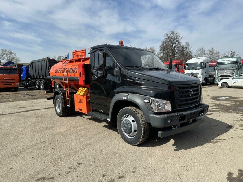 Автотопливозаправщик газон некст