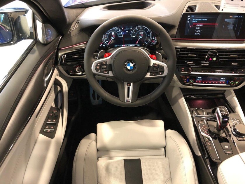 БМВ f90 салон
