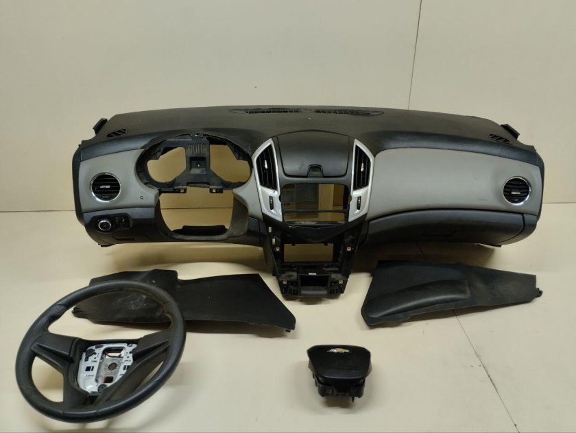 Пластик на торпеду Шевроле Лачетти