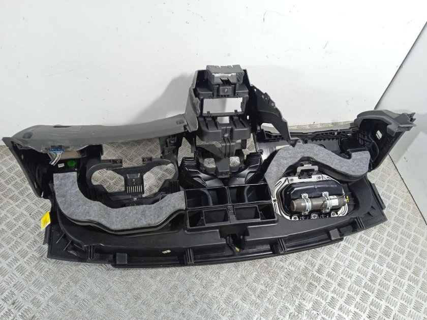 Передняя панель Шевроле Круз 2011