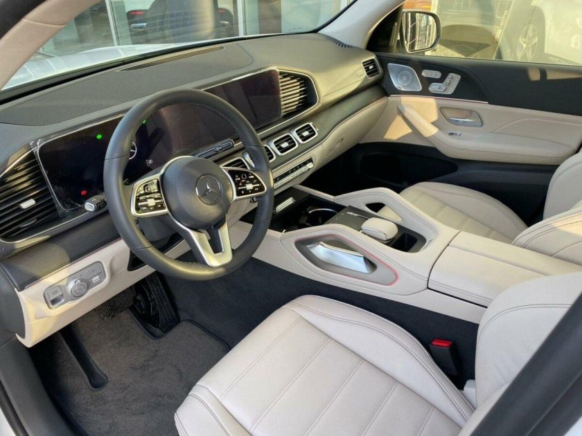Mercedes Benz GLE 300d салон
