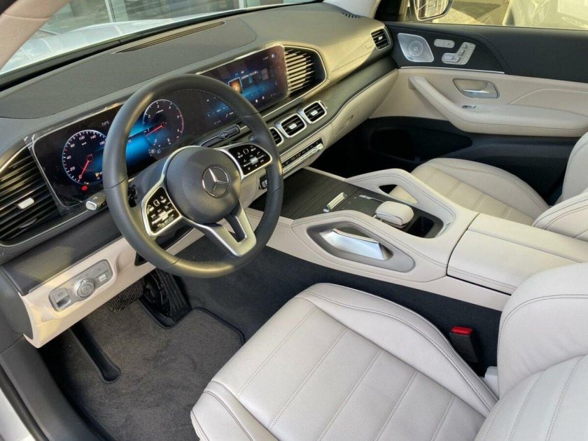 Mercedes Benz GLE 300d салон