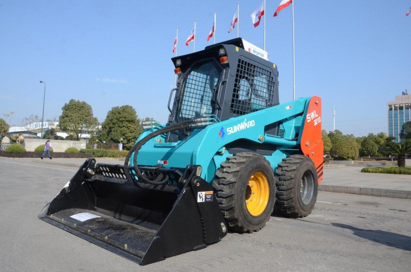 Мини-погрузчик Sunward swl3220