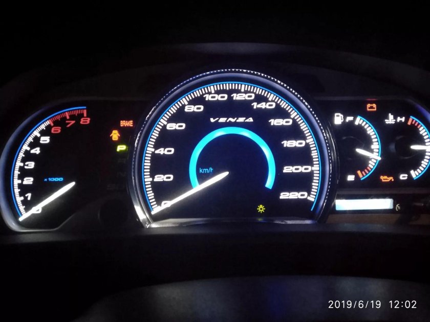 Приборная панель Тойота венза