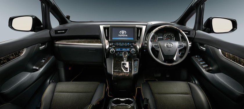 Тойота Vellfire 2016