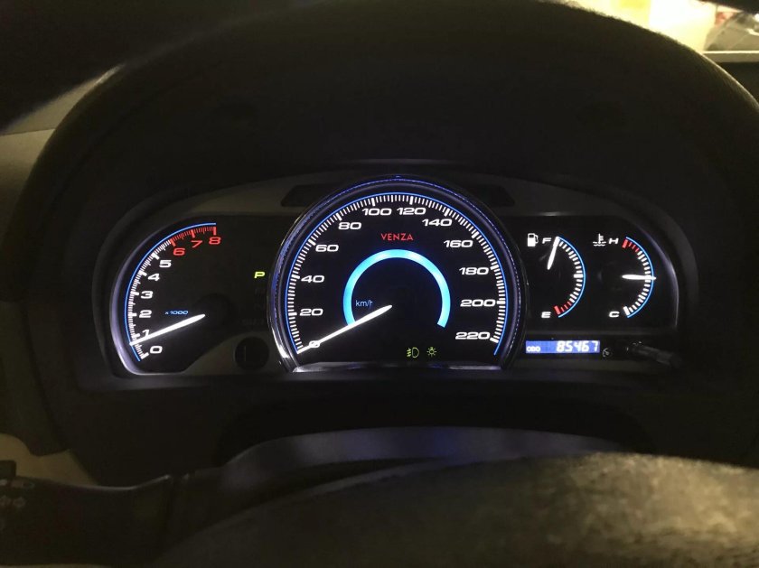 Приборная панель Тойота венза