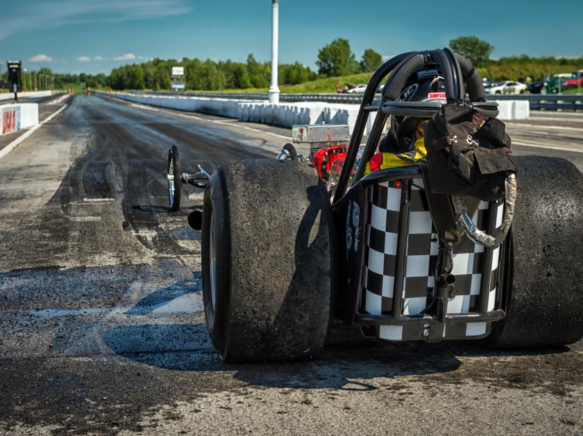 Заброшенные гоночные машины