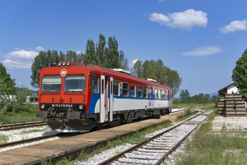 Пригородные поезда