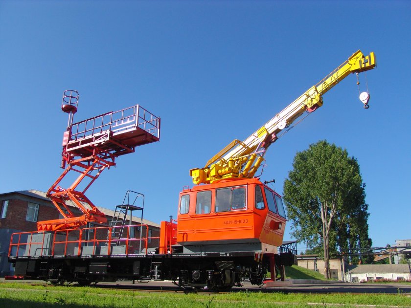 Автомотриса дизельная монтажная 1адм-1.3