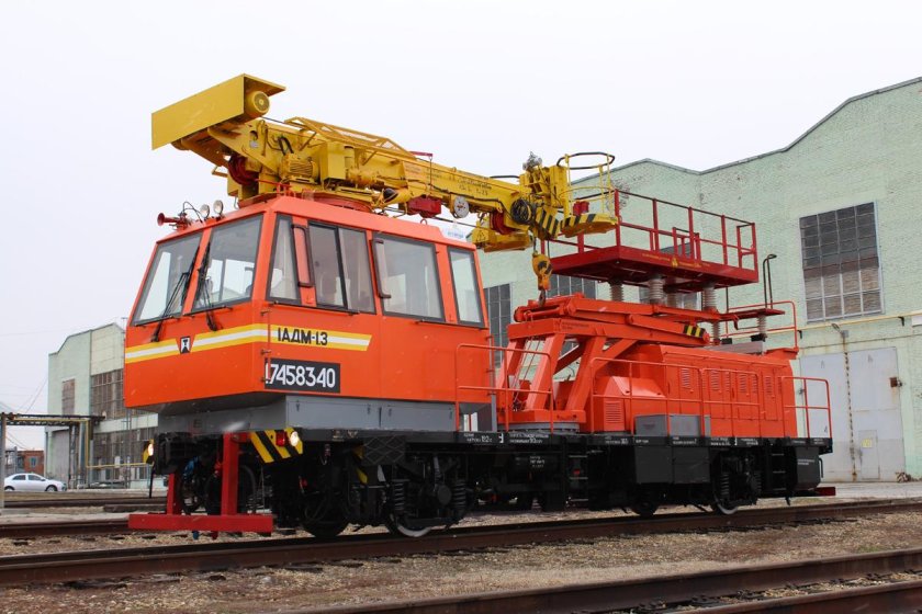 Автомотриса дизельная монтажная 1адм-1.3