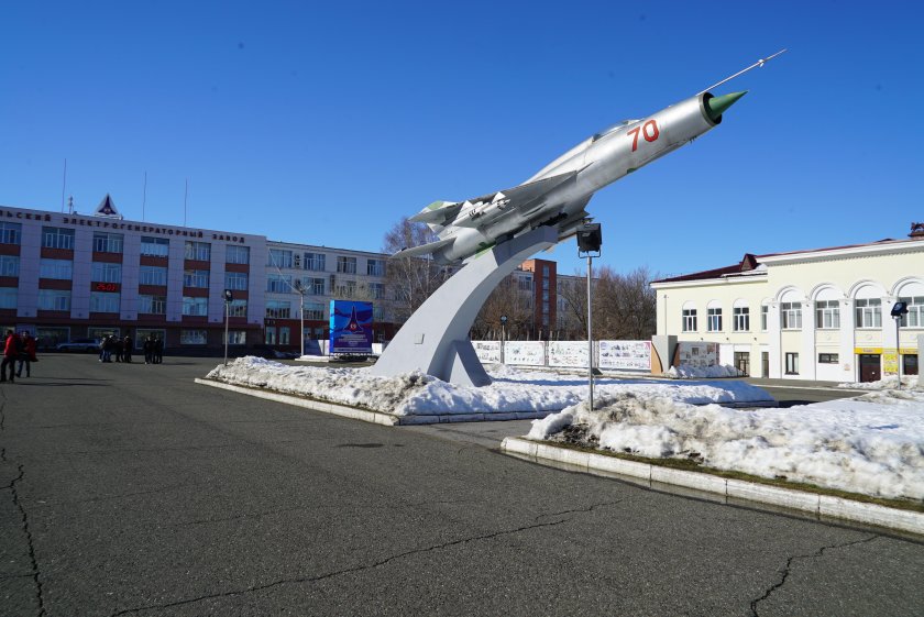 Памятник самолёту миг 21 североуральск