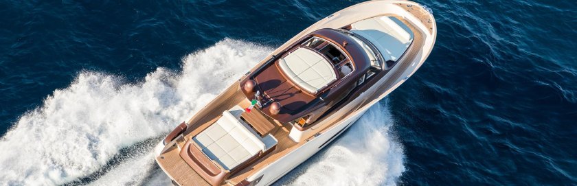 Катер лакшери Марин