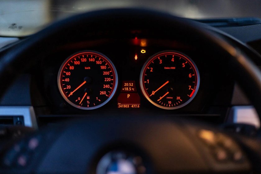БМВ показания спидометра