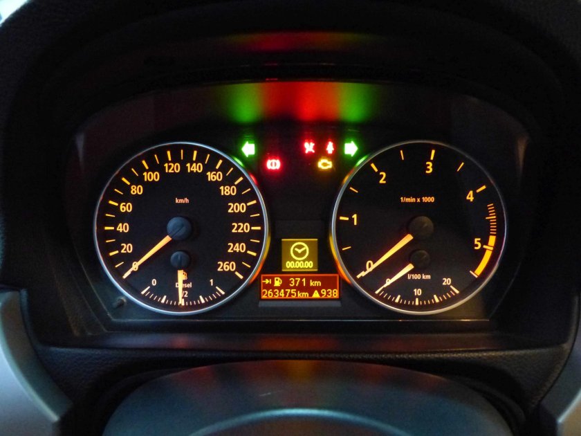 Приборная панель e90