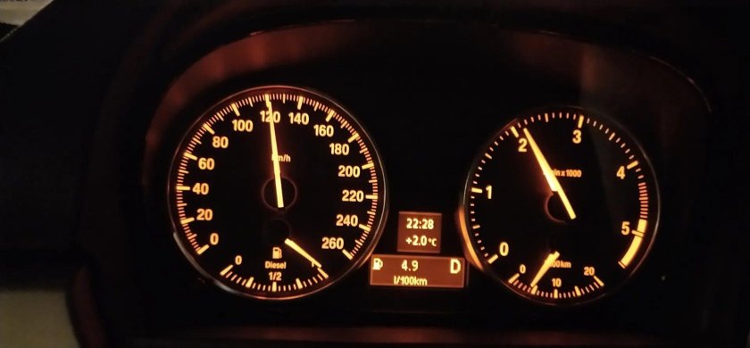 BMW спидометр 100 км/ч