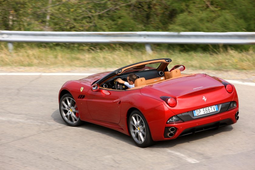 Феррари Калифорния кабриолет