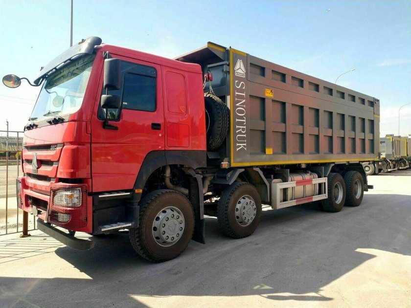 Самосвал HOWO hw76