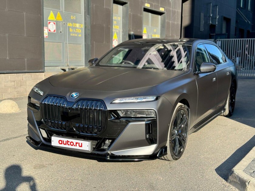 Бмв 760 2023