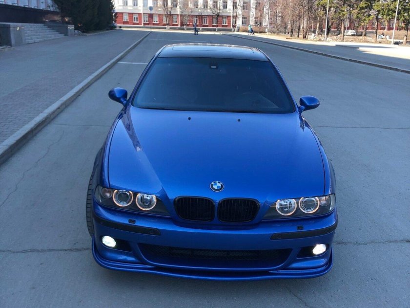 БМВ е39 синяя