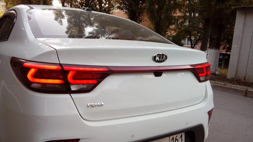 Kia Rio 4 сзади