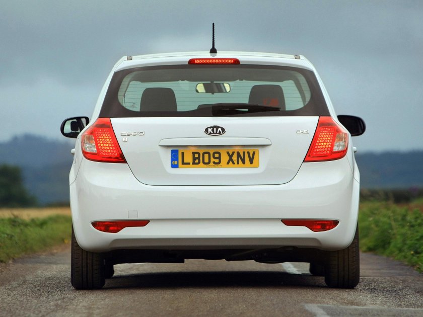 Kia Ceed сзади 2010