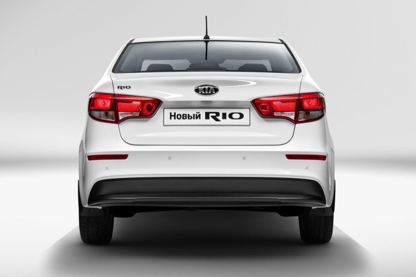 Киа Рио сзади