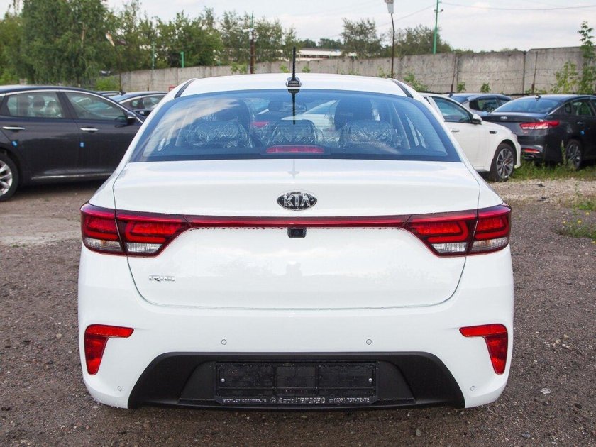 Kia Rio 2018 сзади