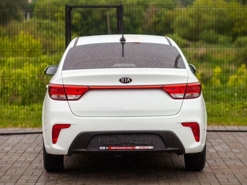 Kia Rio 2017 сзади