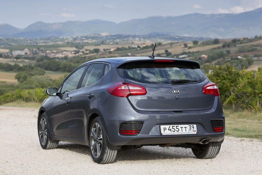 Kia Ceed 2015 сзади