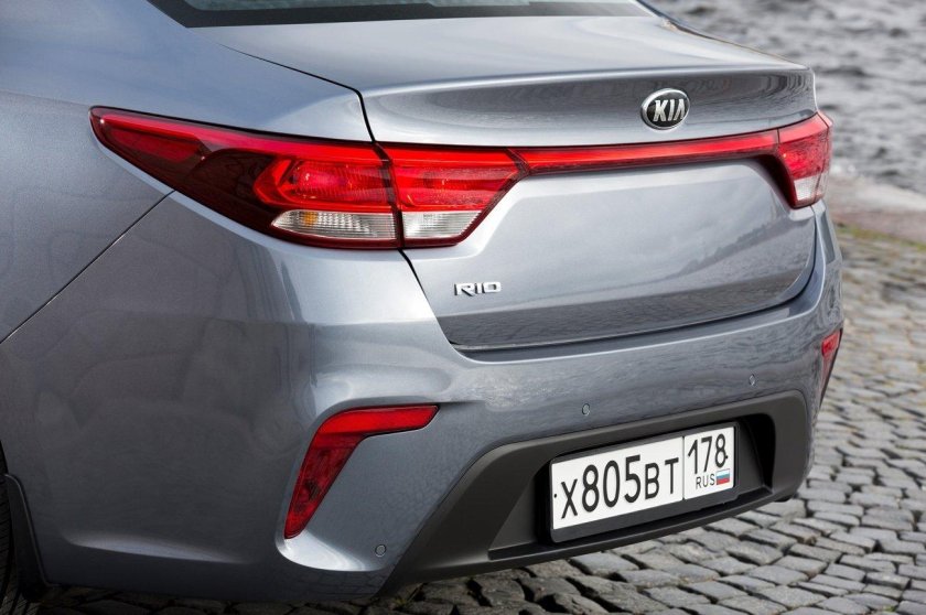 Kia Rio 4 сзади