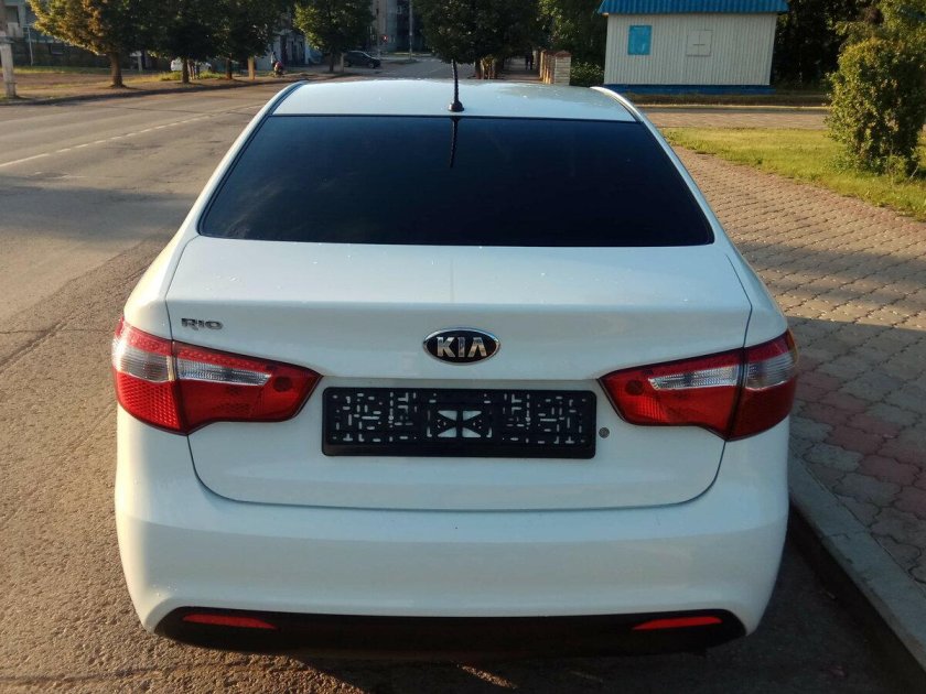 Kia Rio 2013 сзади