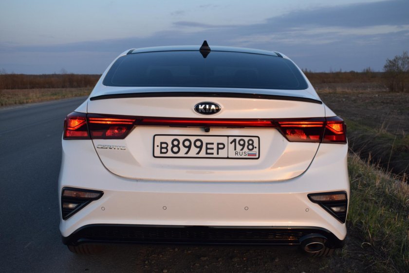 Kia Cerato 4 сзади