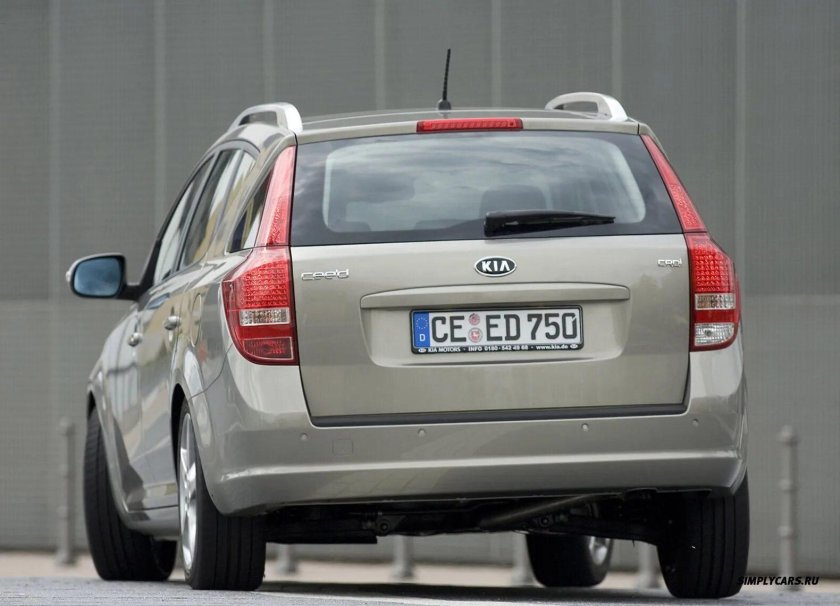Kia Ceed сзади 2010
