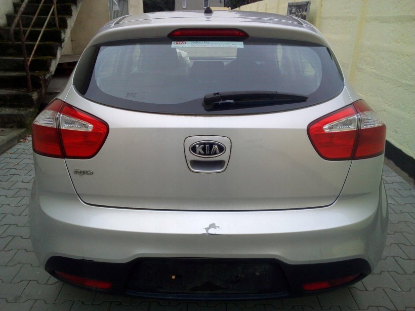 Киа Рио сзади