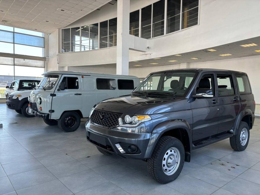 Серый уаз патриот