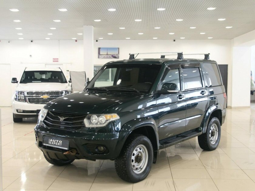 УАЗ Патриот в автосалоне