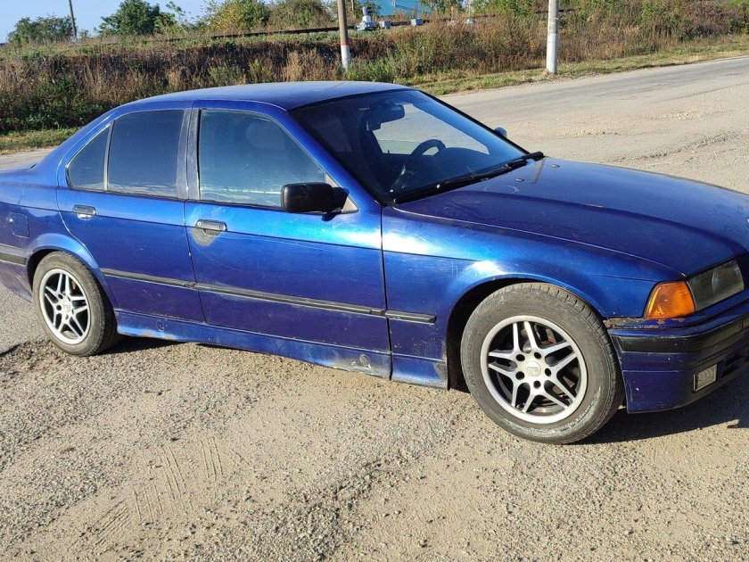 Бмв седан 1992