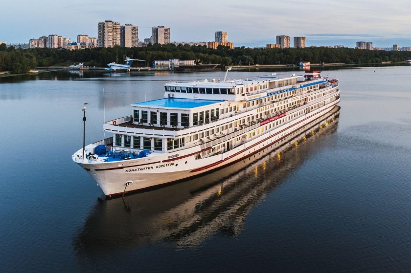 Теплоход Константин Симонов
