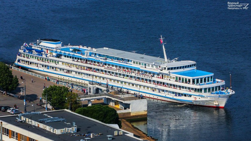 Владимир маяковский теплоход