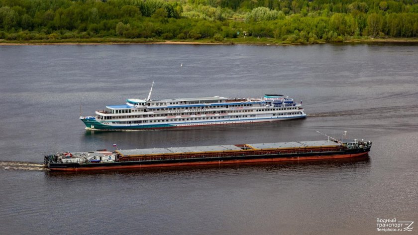 Капитан кадомцев теплоход