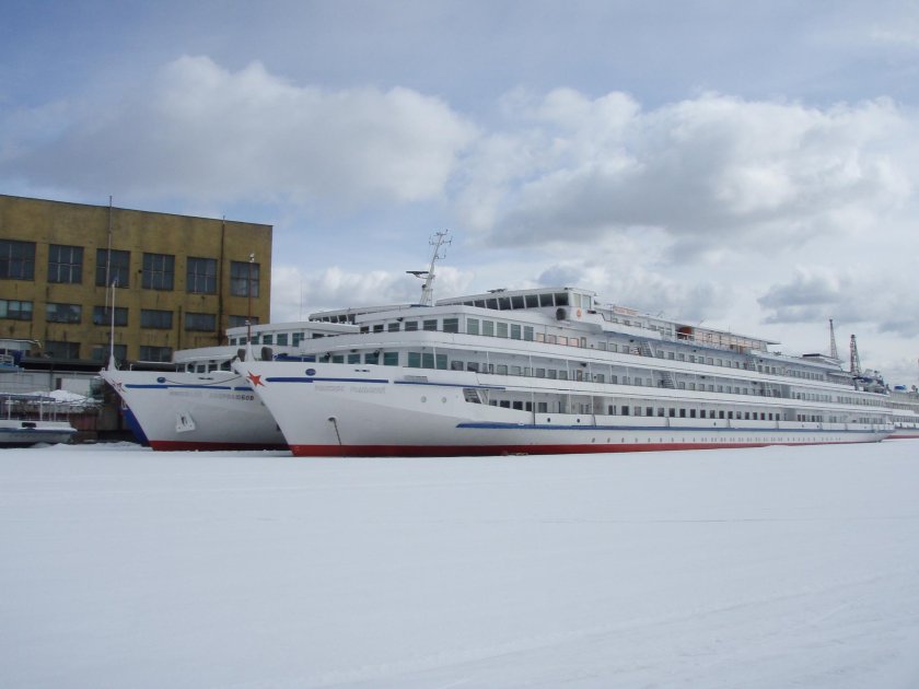 Теплоход Максим Рыльский