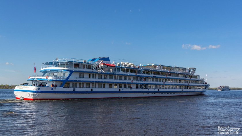 Василий суриков теплоход