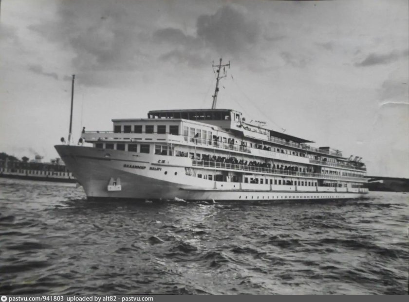 Теплоход Владимир Ильич