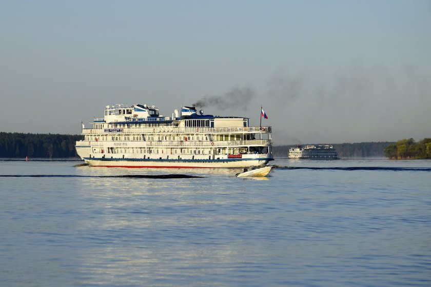 Теплоход родная Русь