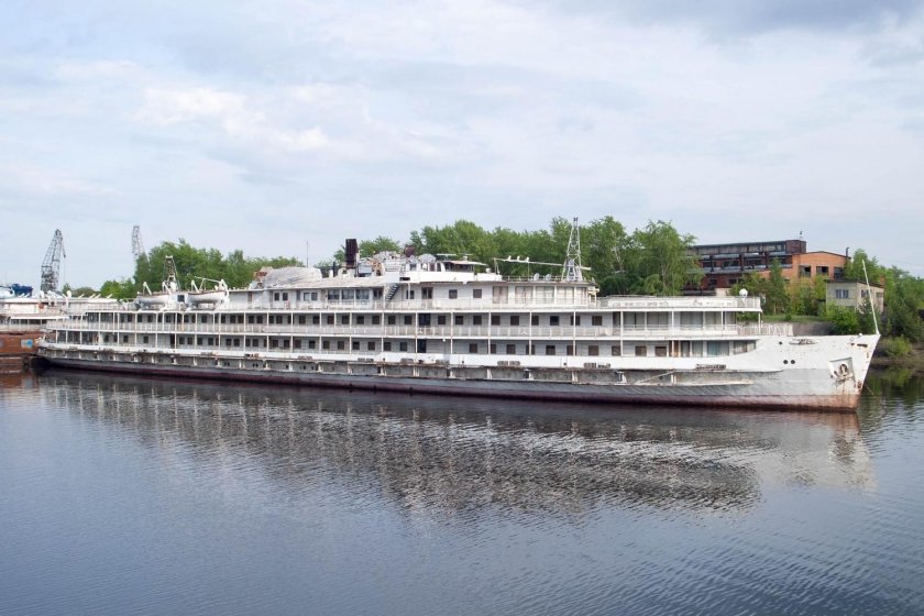 Теплоход Ленин дизель электроход