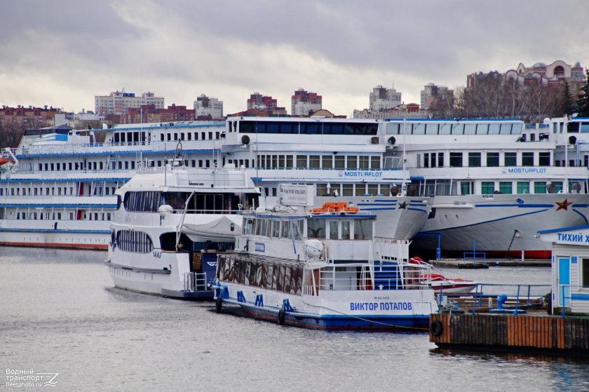 Леонид Красин теплоход