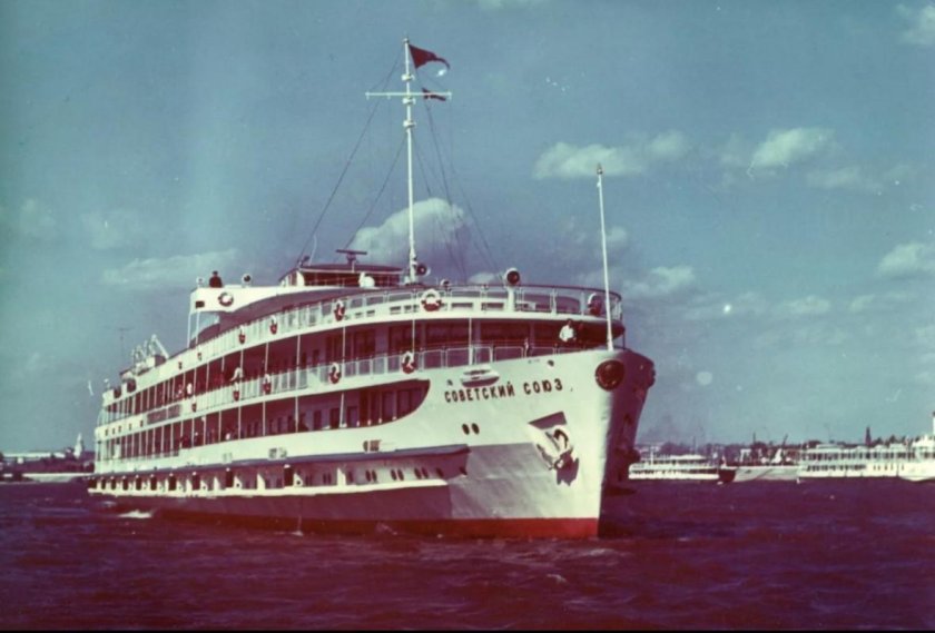 Петропавловск - Камчатский теплоход Советский Союз