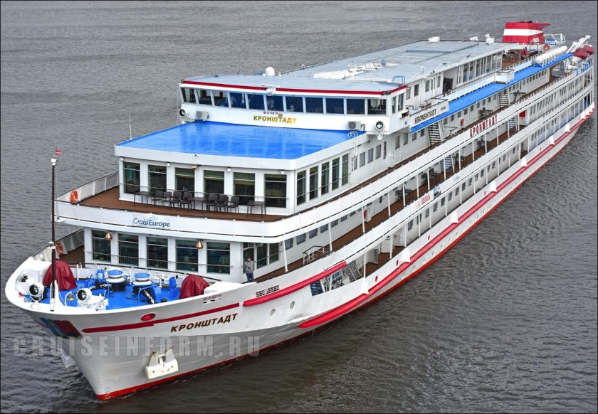 Теплоход Кронштадт водоход